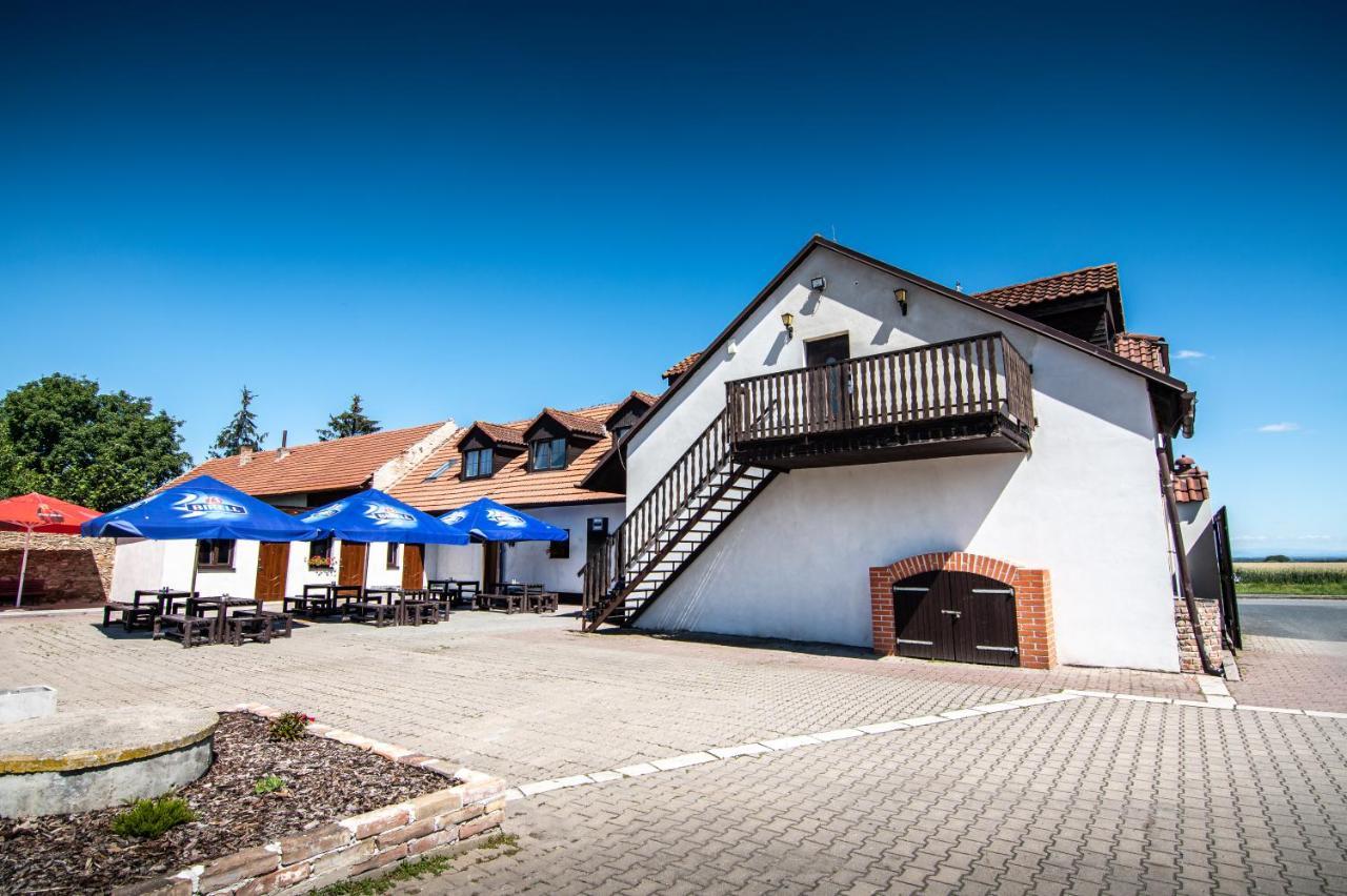 Penzion Zlate Slunce Chocenice Exterior foto