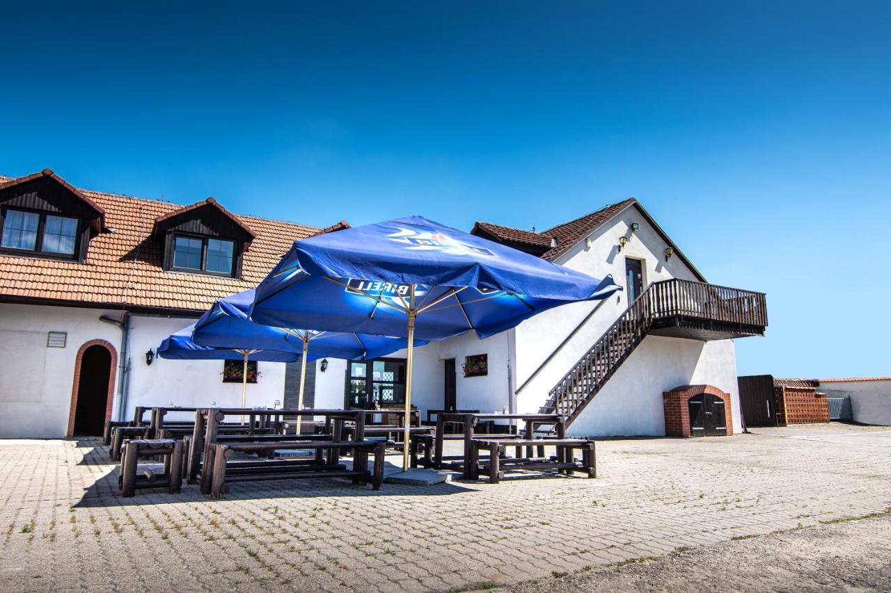 Penzion Zlate Slunce Chocenice Exterior foto
